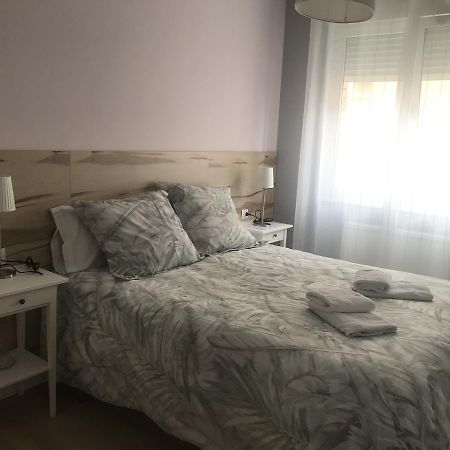 Alojamientos Iruna Pamplona Bagian luar foto