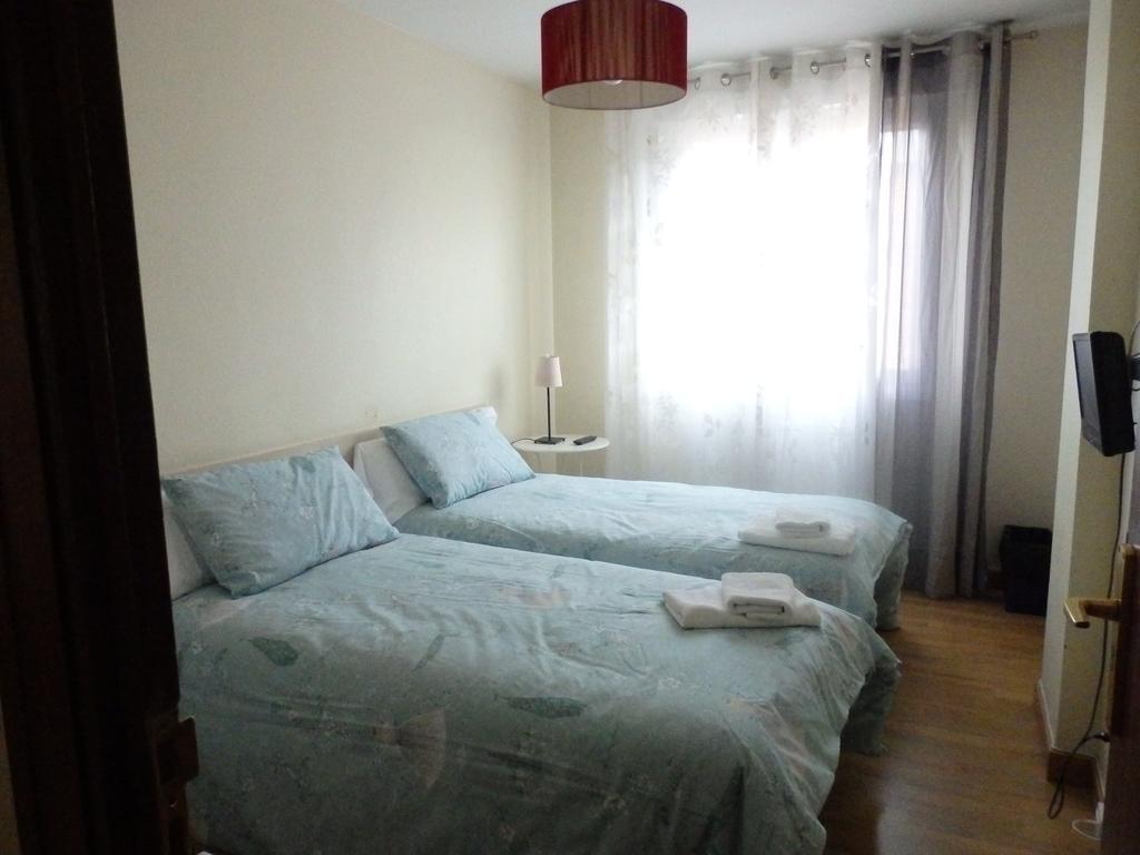 Alojamientos Iruna Pamplona Bagian luar foto
