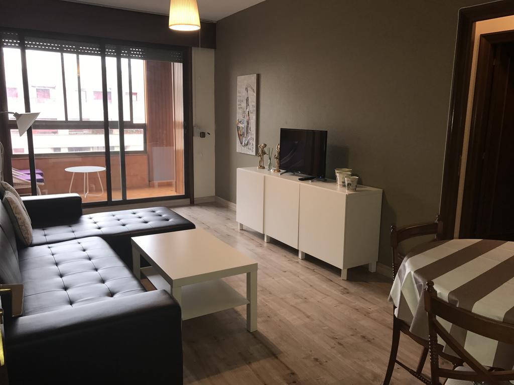 Alojamientos Iruna Pamplona Bagian luar foto