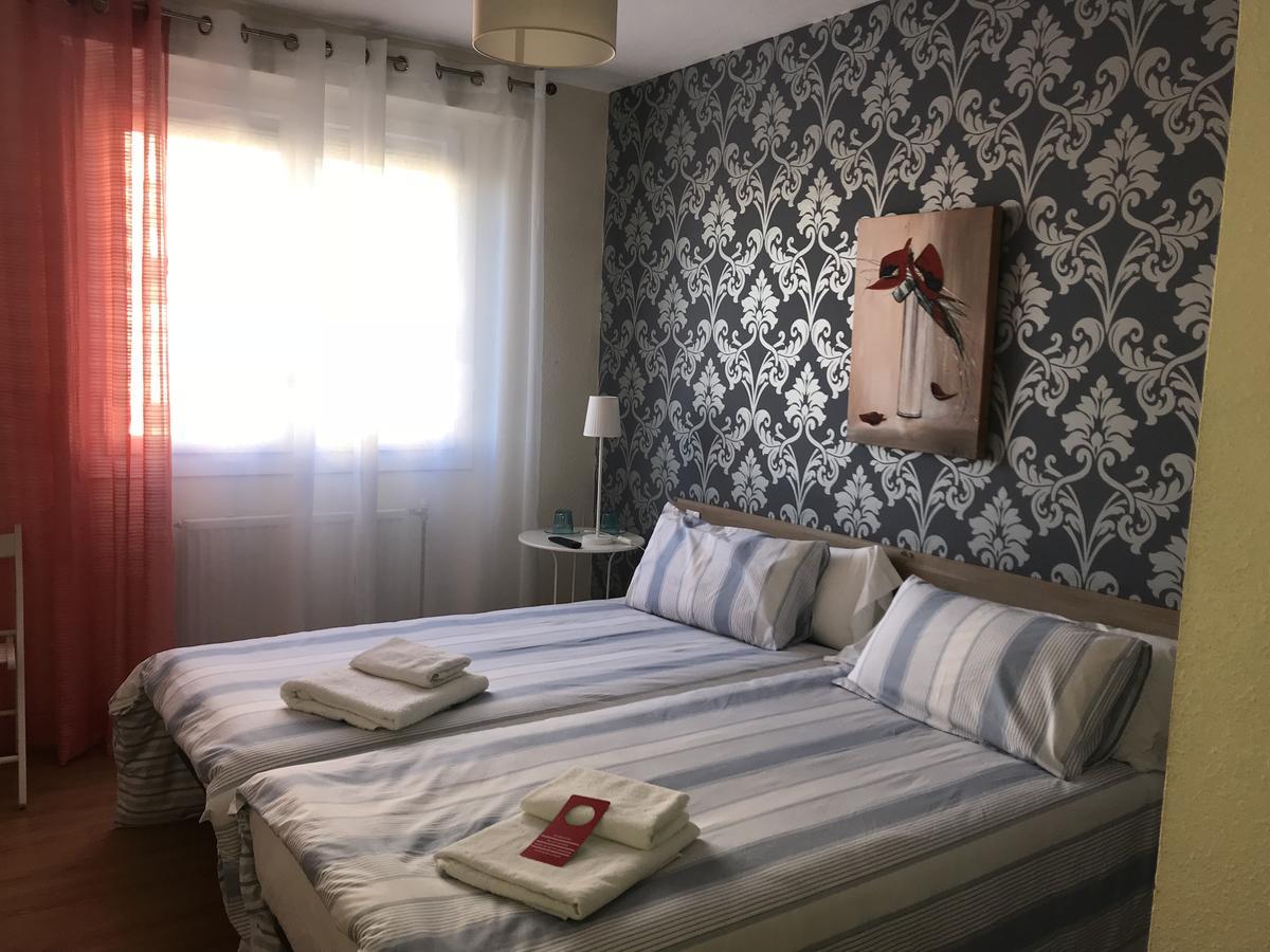 Alojamientos Iruna Pamplona Bagian luar foto