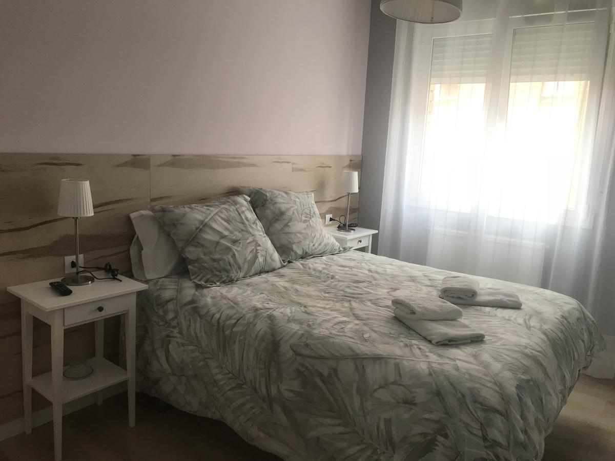 Alojamientos Iruna Pamplona Bagian luar foto