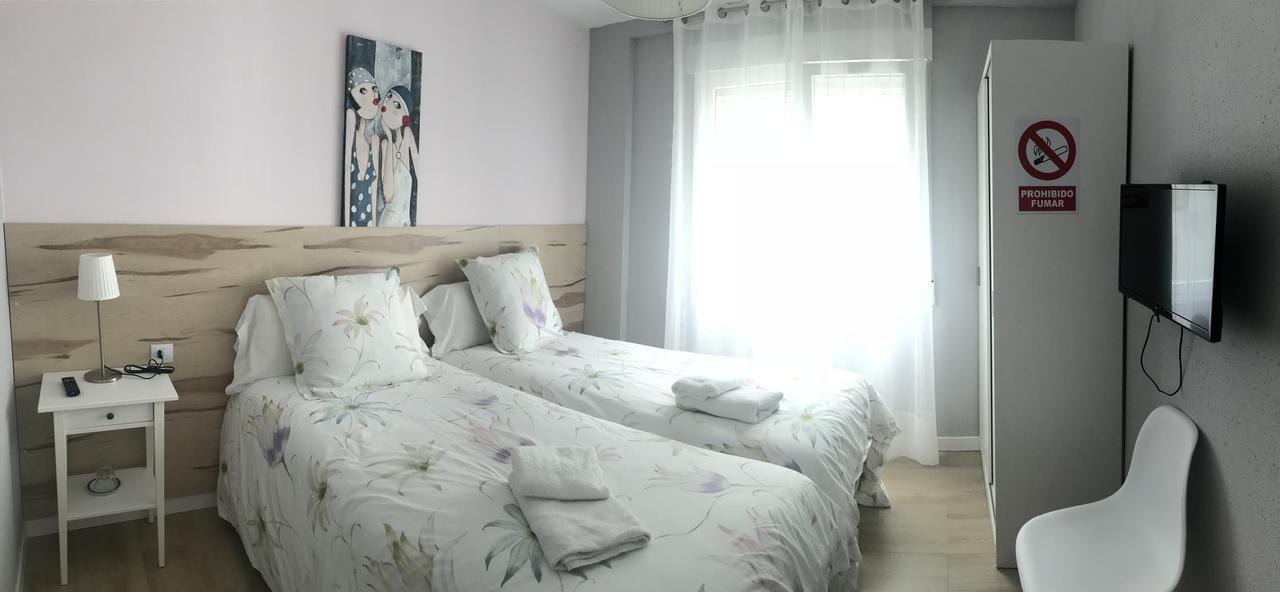 Alojamientos Iruna Pamplona Bagian luar foto