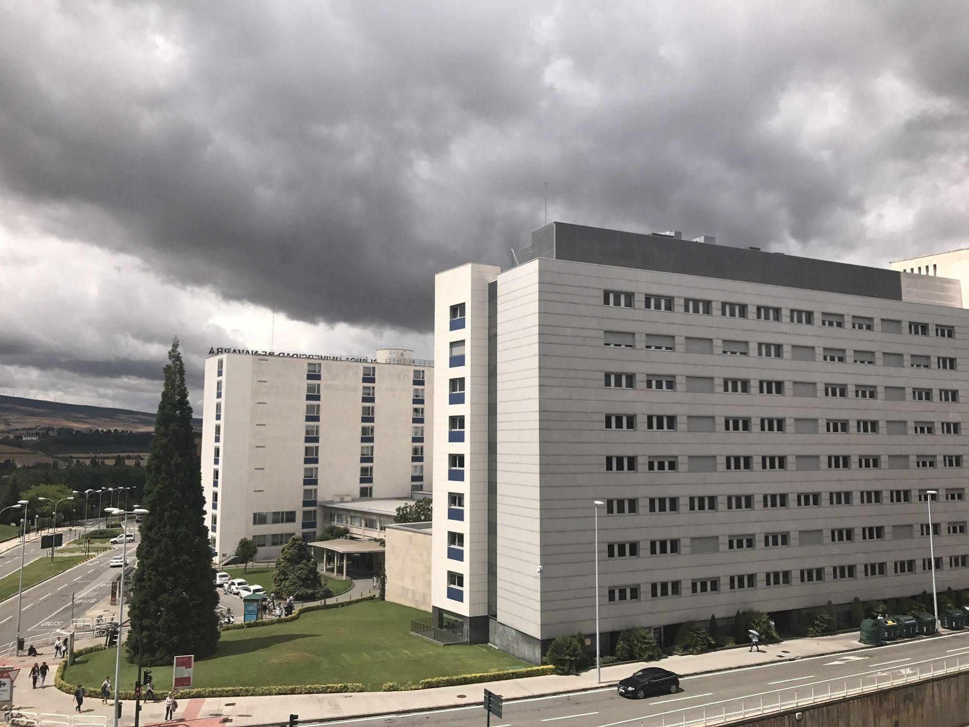 Alojamientos Iruna Pamplona Bagian luar foto